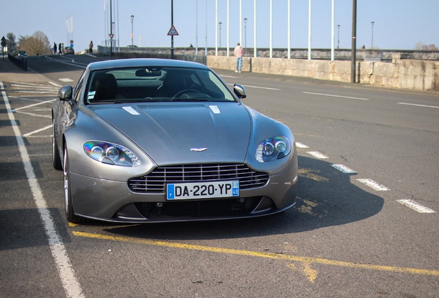 Aston Martin V8 Vantage 2012