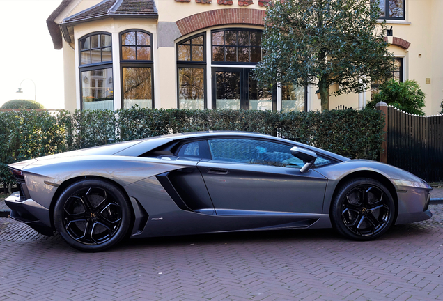 Lamborghini Aventador LP700-4