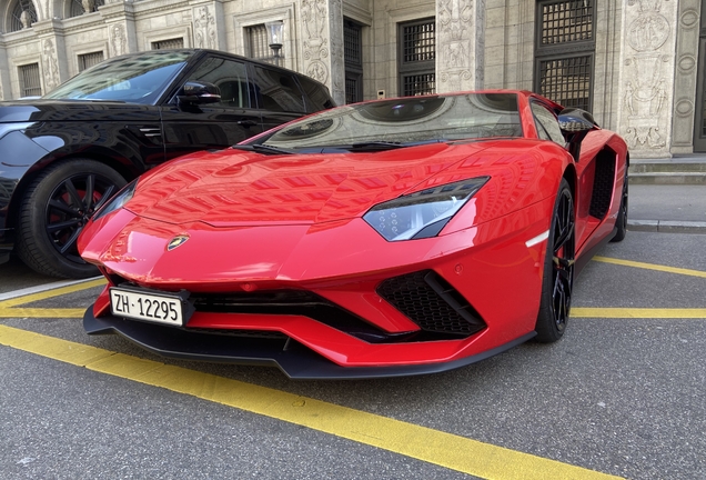 Lamborghini Aventador S LP740-4