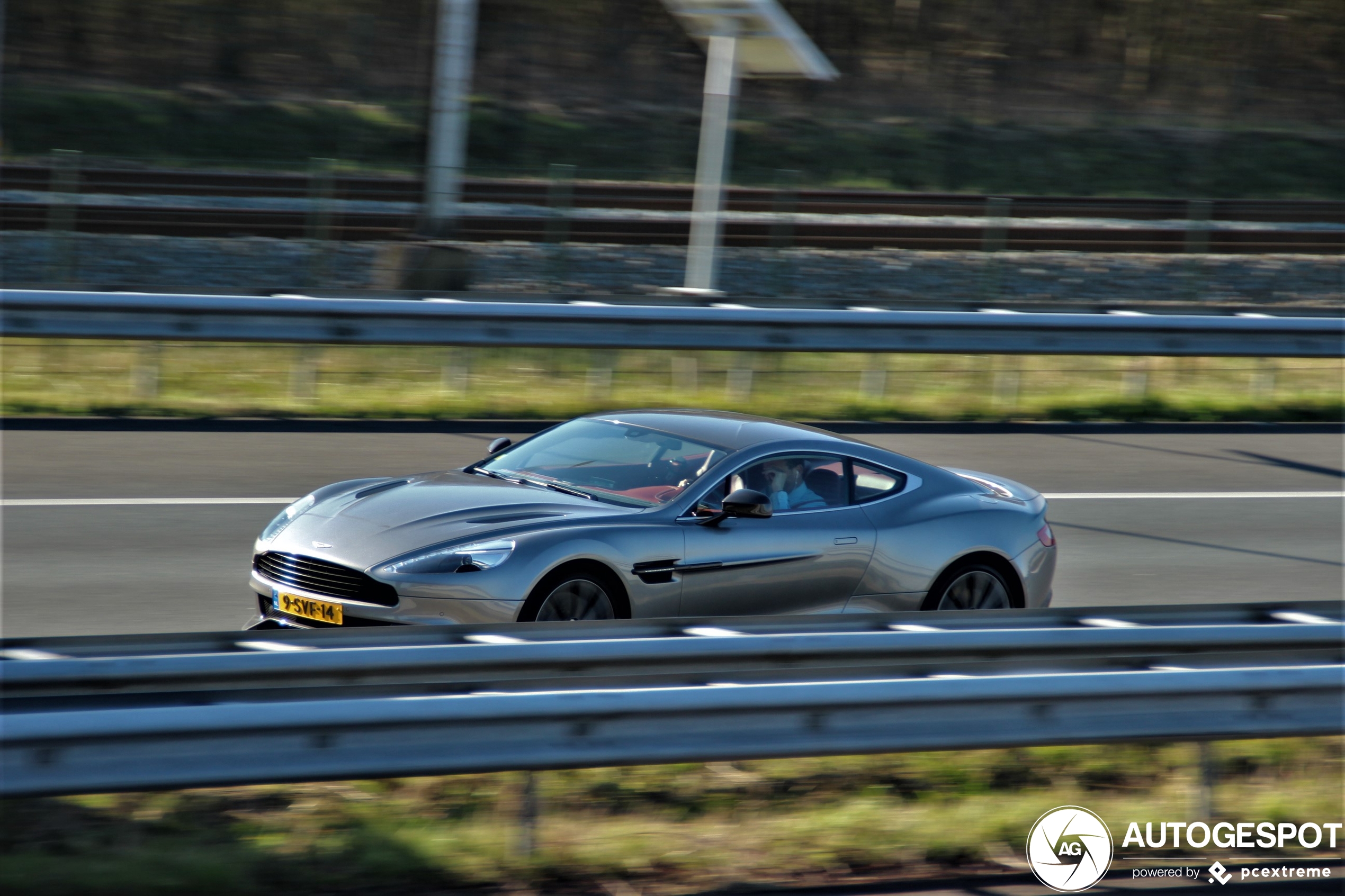 Aston Martin Vanquish 2013