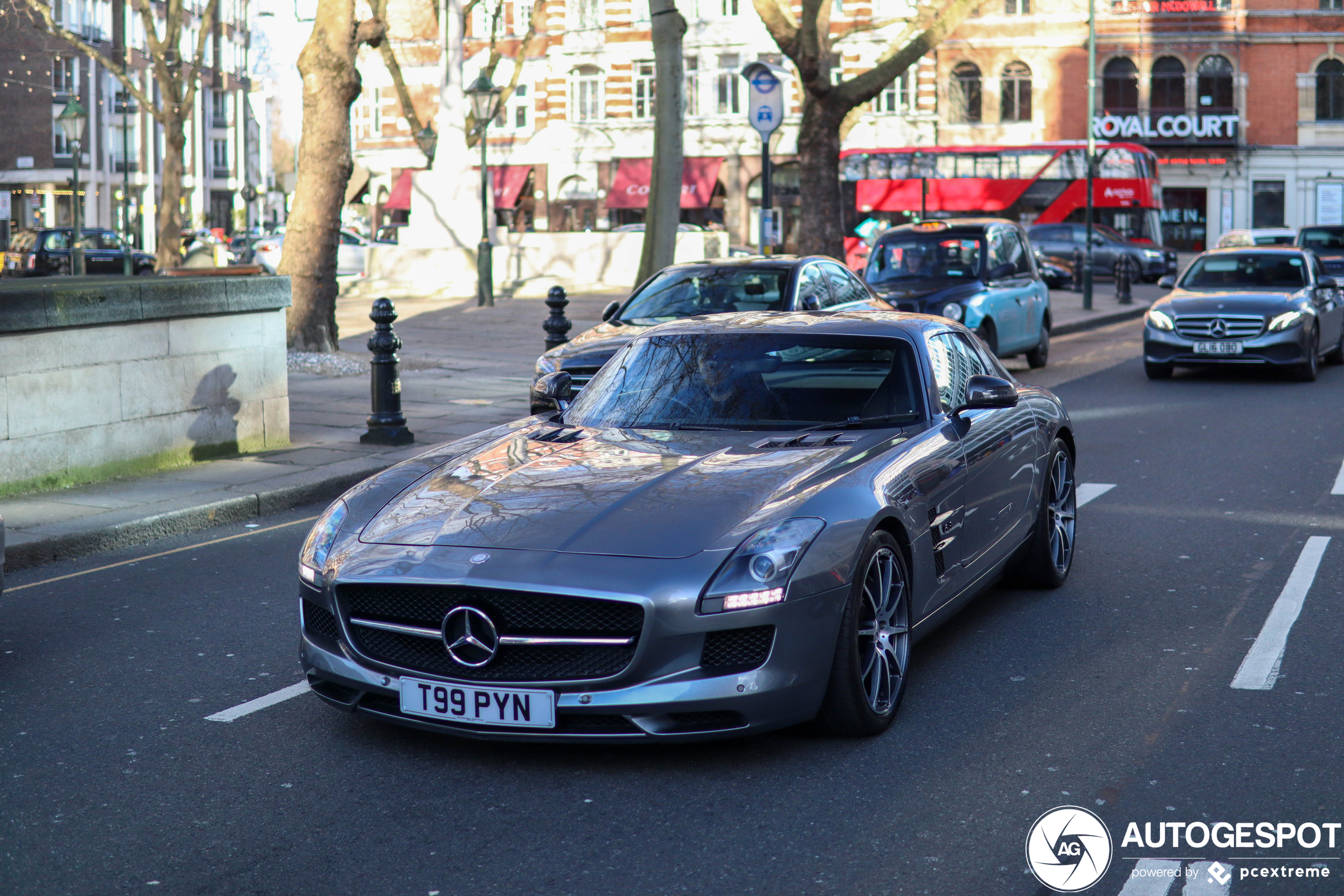 Mercedes-Benz SLS AMG