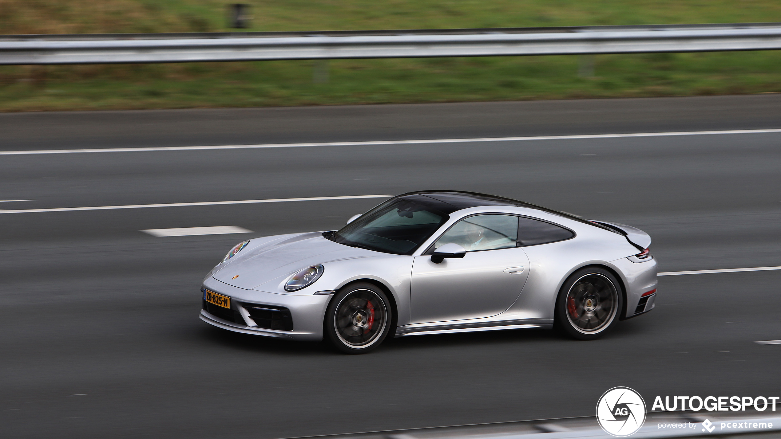 Porsche 992 Carrera 4S