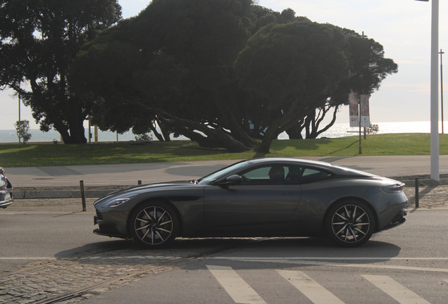 Aston Martin DB11 V8