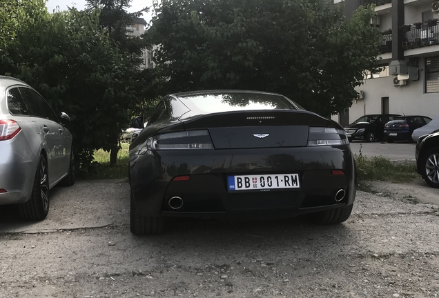 Aston Martin V8 Vantage 2012