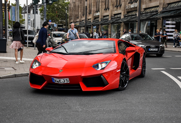 Lamborghini Aventador LP700-4