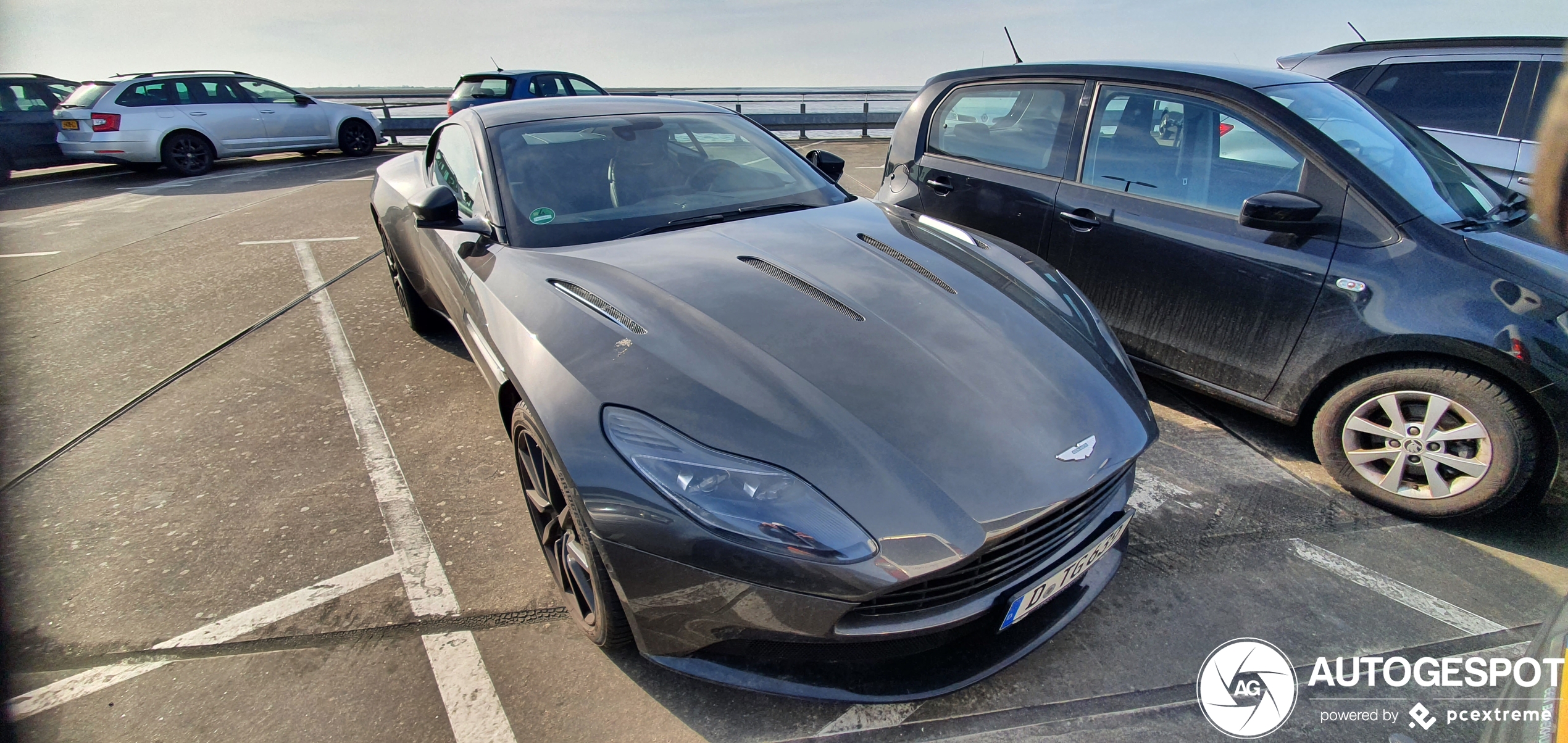 Aston Martin DB11