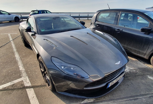 Aston Martin DB11