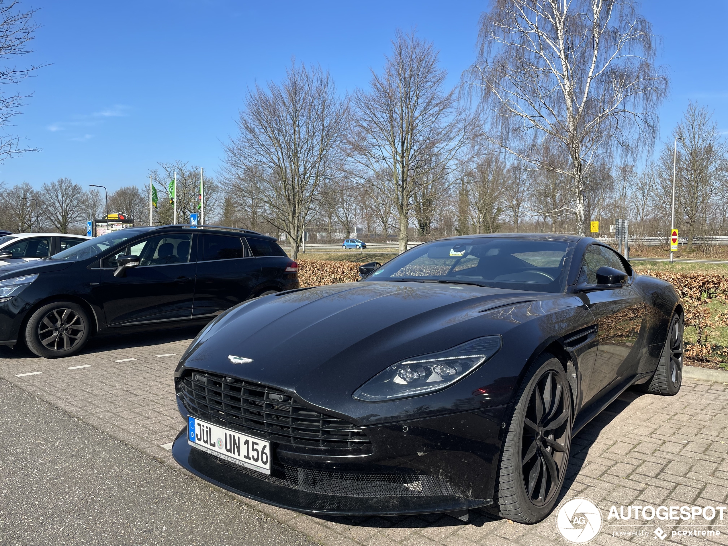 Aston Martin DB11 V8