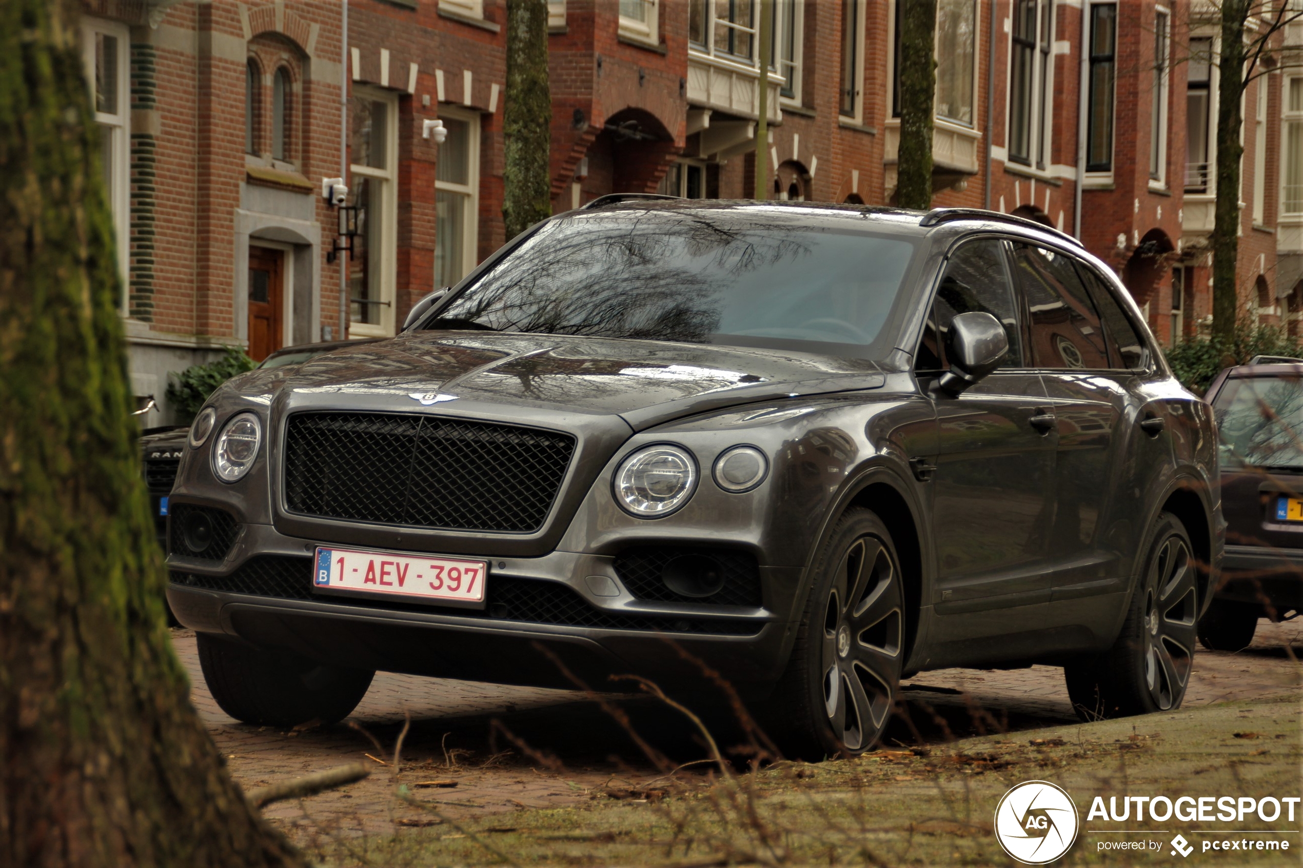 Bentley Bentayga V8 Design Series