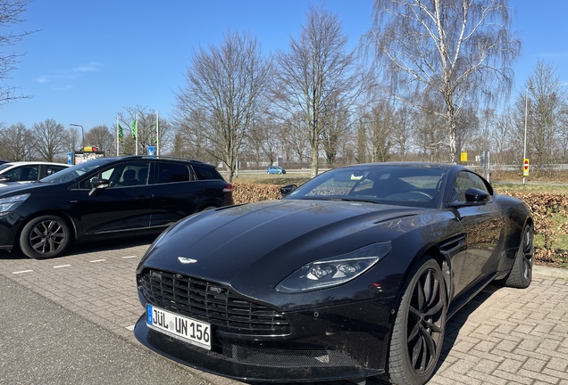 Aston Martin DB11 V8