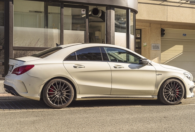 Mercedes-Benz CLA 45 AMG C117