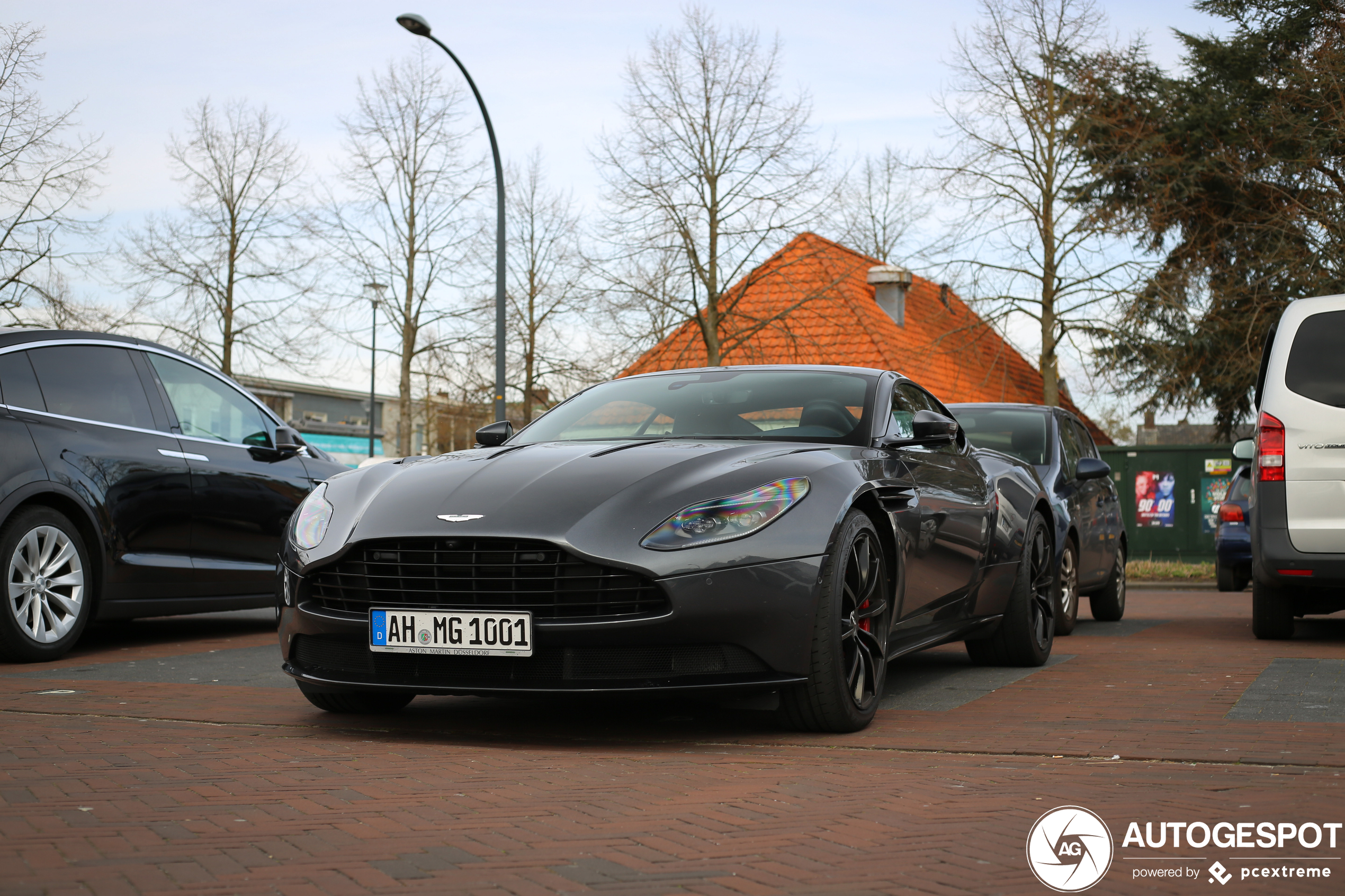 Aston Martin DB11