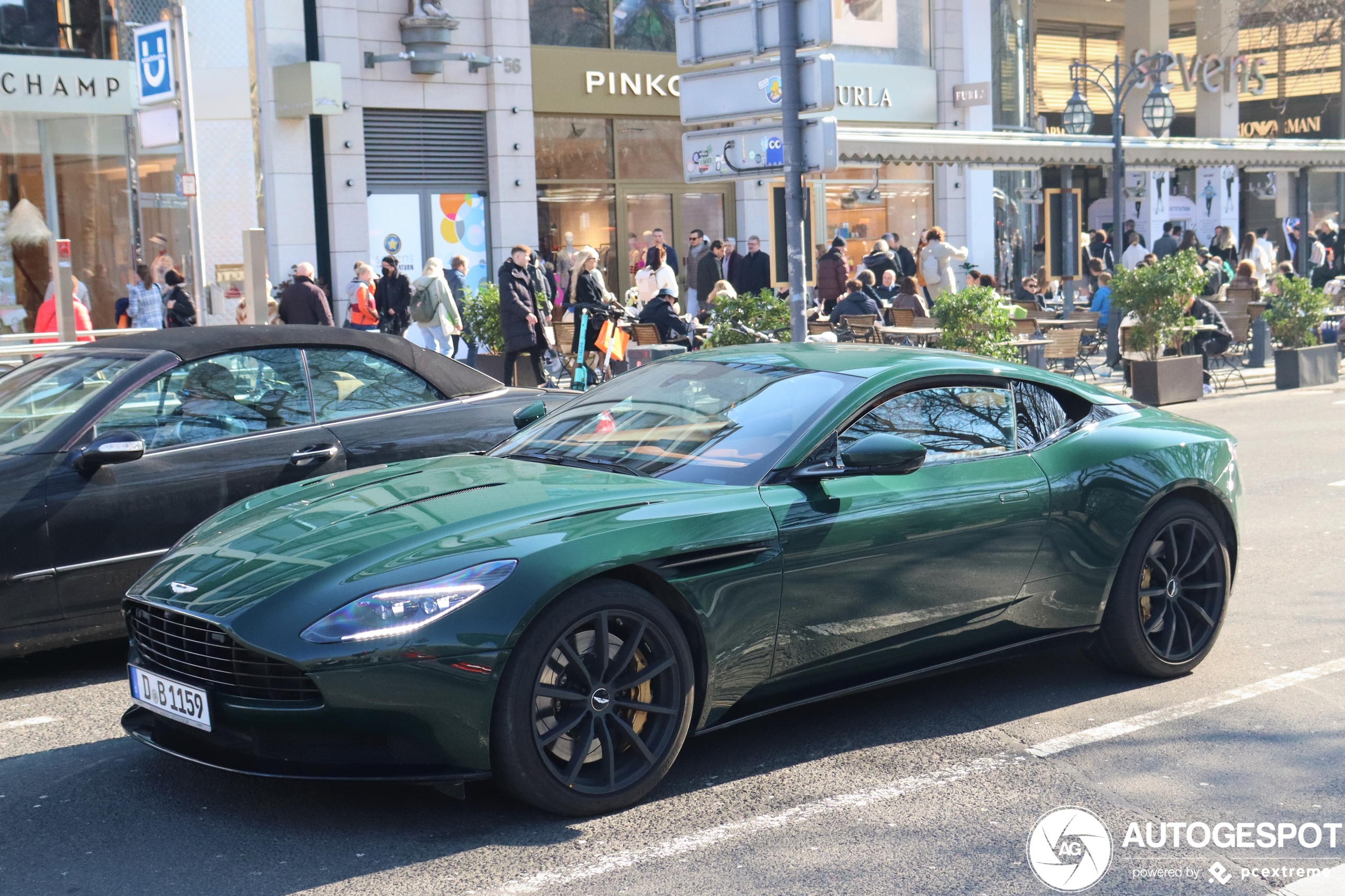 Aston Martin DB11