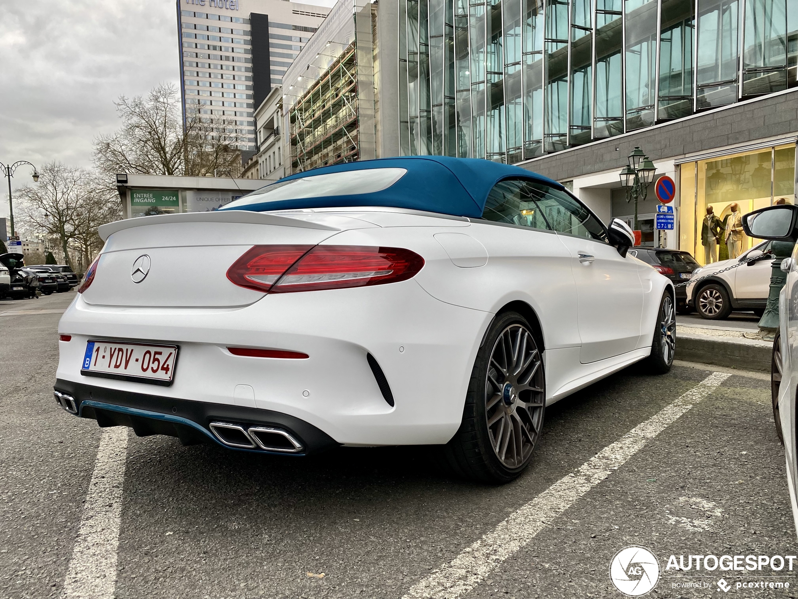 Mercedes-AMG C 63 S Convertible A205 Ocean Blue Edition