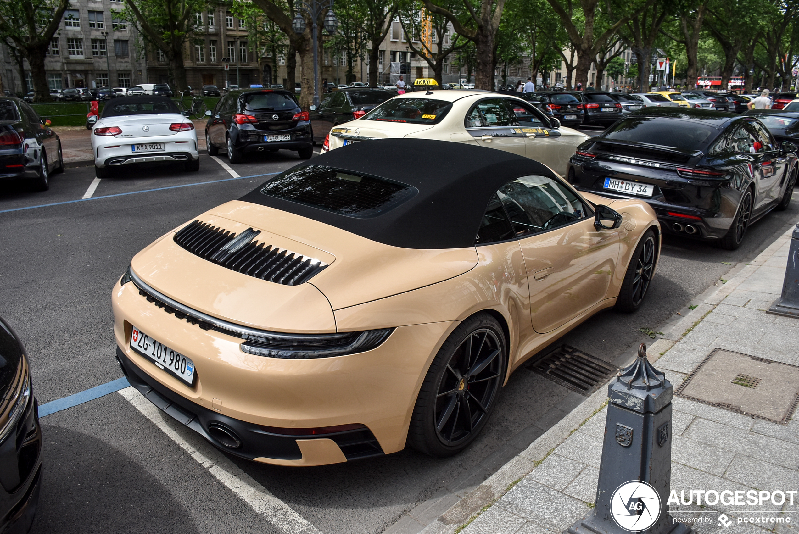 Porsche 992 Carrera 4S Cabriolet