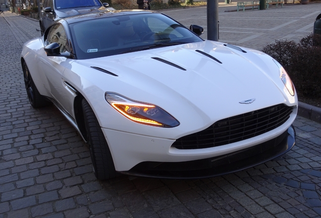 Aston Martin DB11