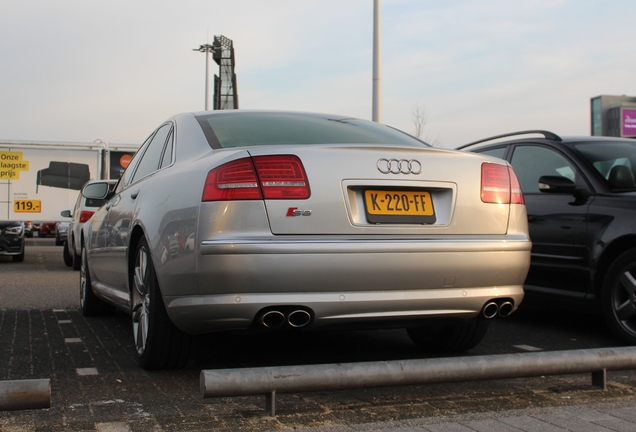 Audi S8 D3