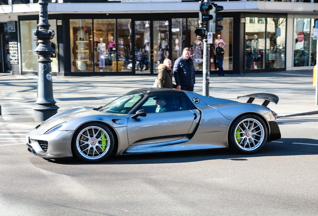 Porsche 918 Spyder Weissach Package