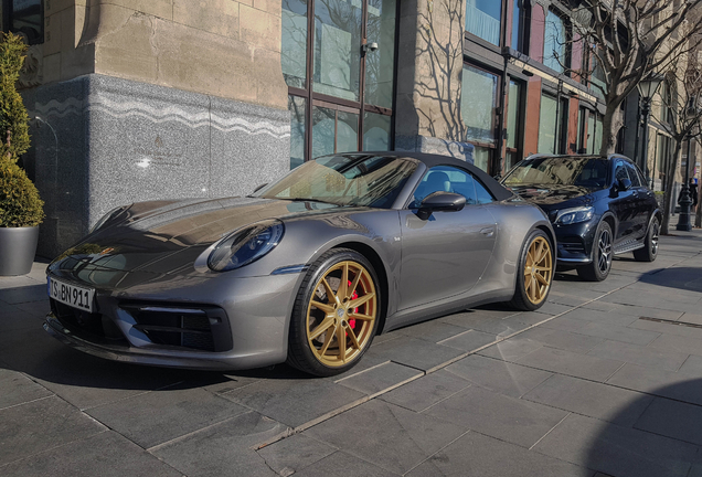 Porsche 992 Carrera 4S Cabriolet