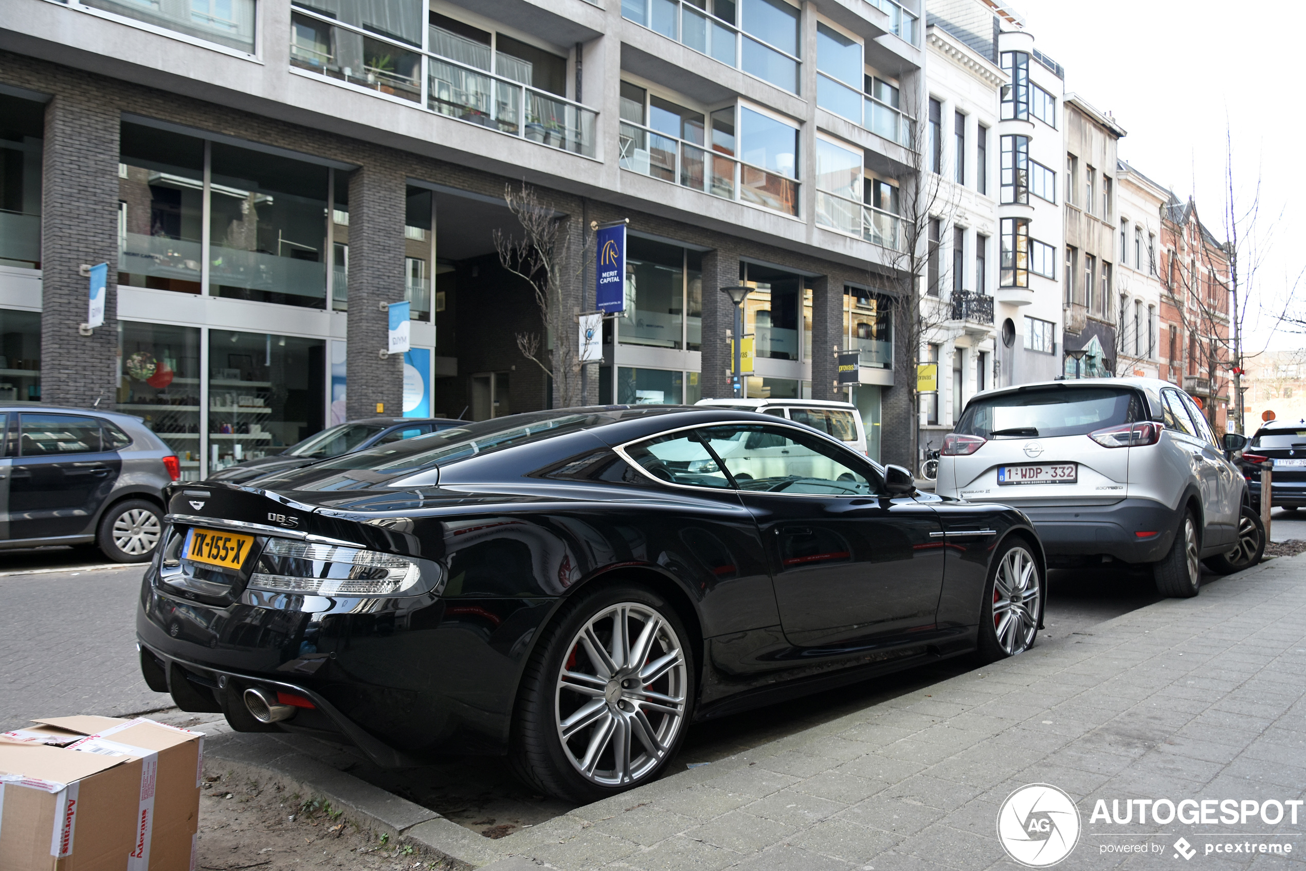 Aston Martin DBS Carbon Black Edition