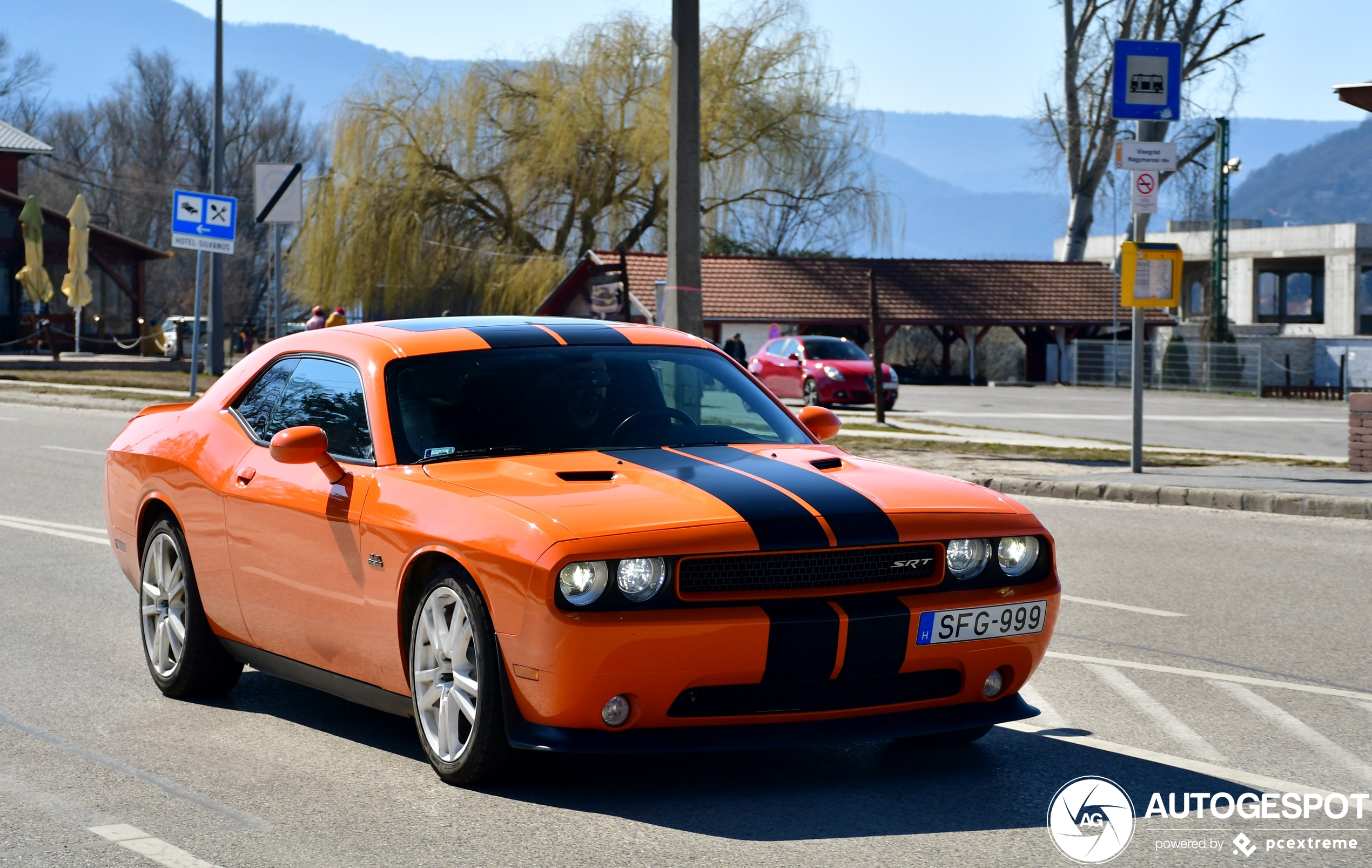 Dodge Challenger SRT-8