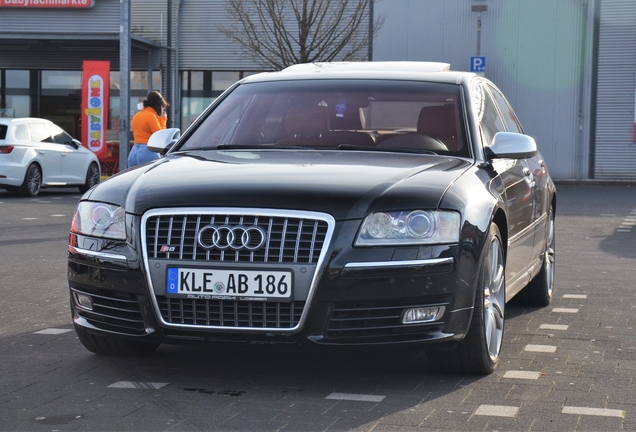 Audi S8 D3