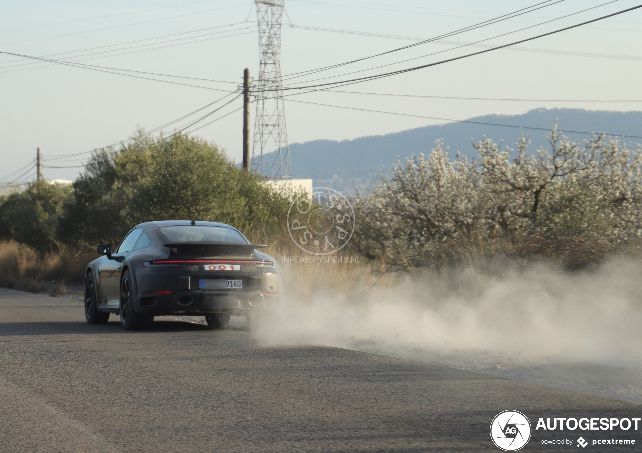 Porsche 992 Dakar