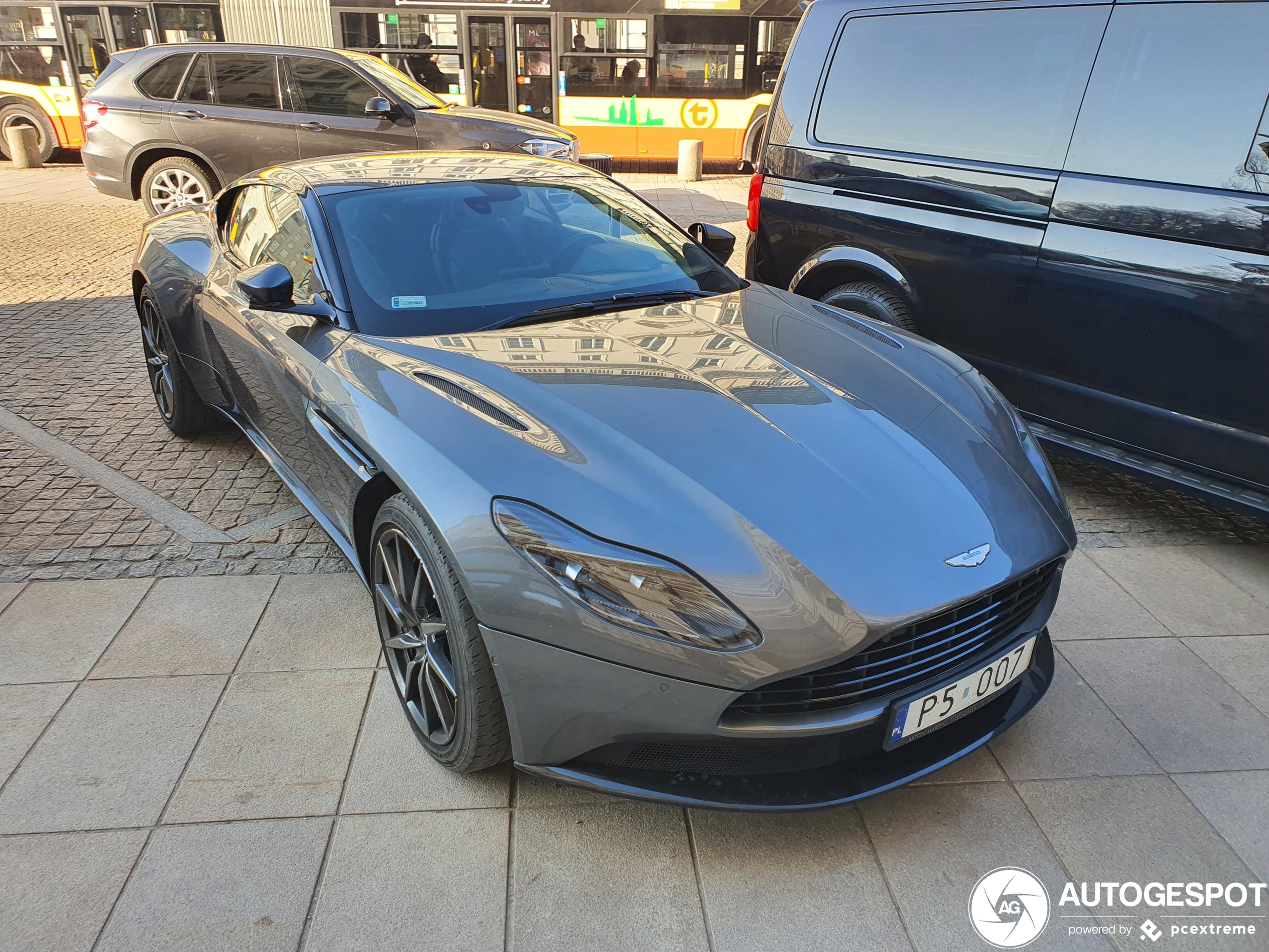 Aston Martin DB11 V8