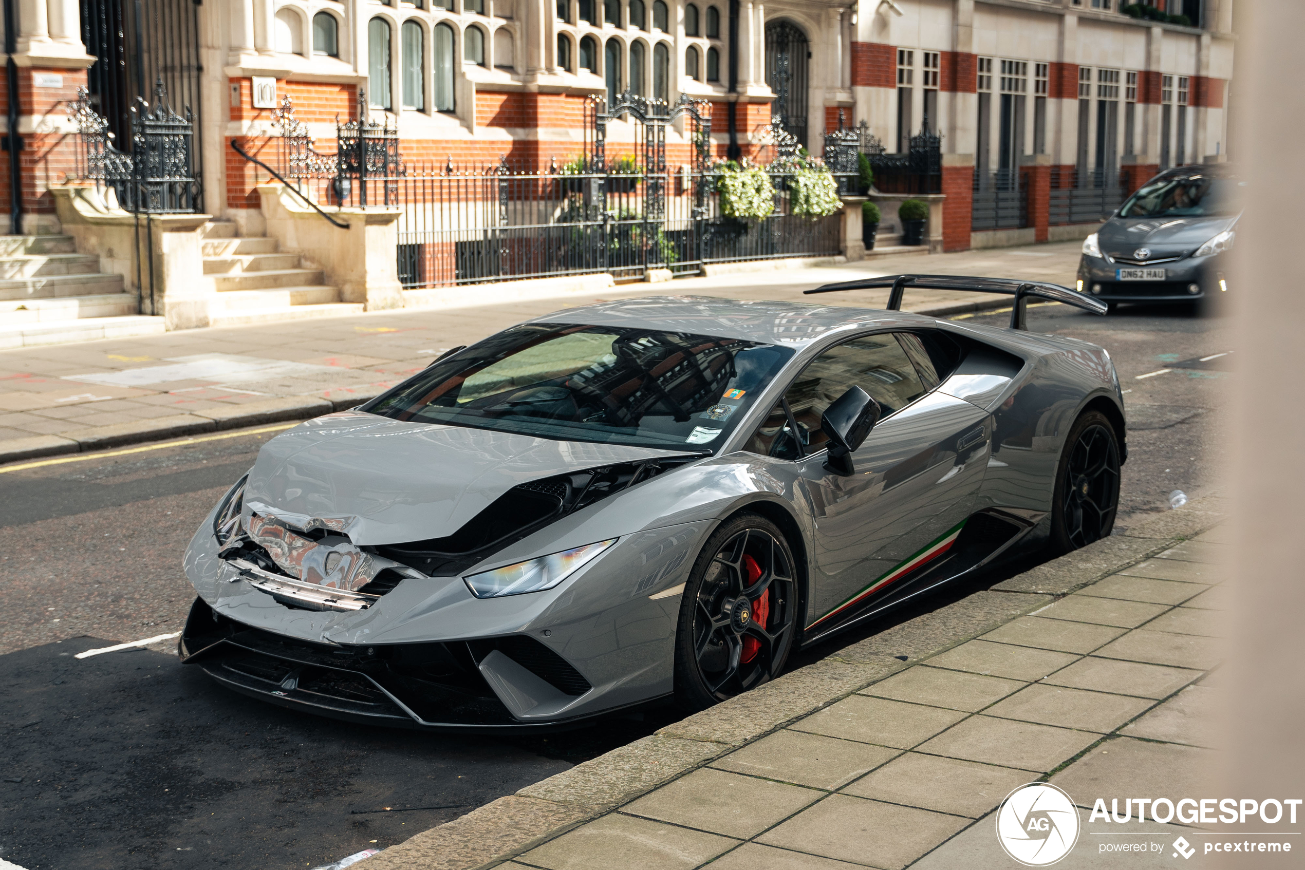 Deze Lamborghini heeft een nosejob nodig