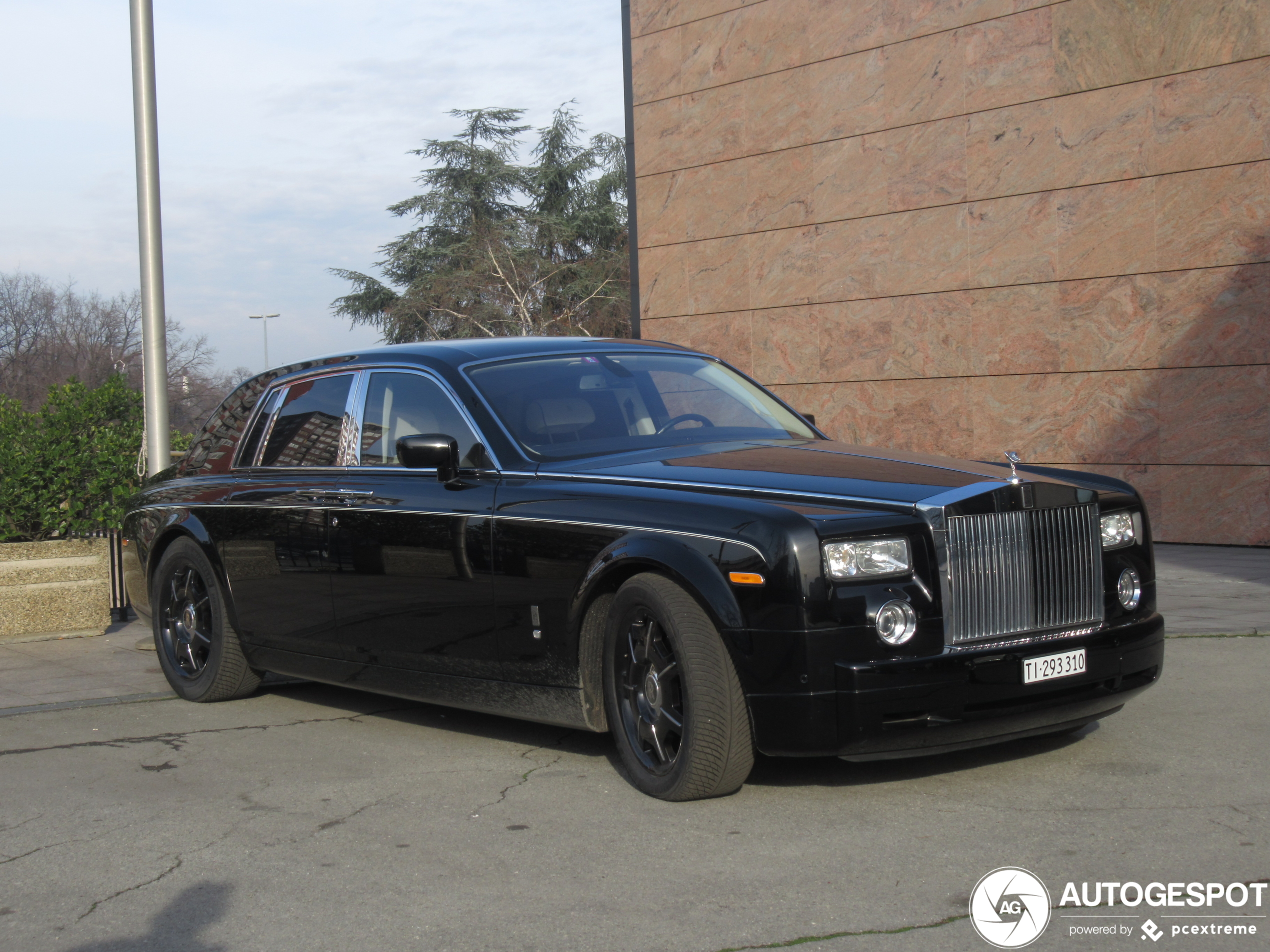 Rolls-Royce Phantom Black