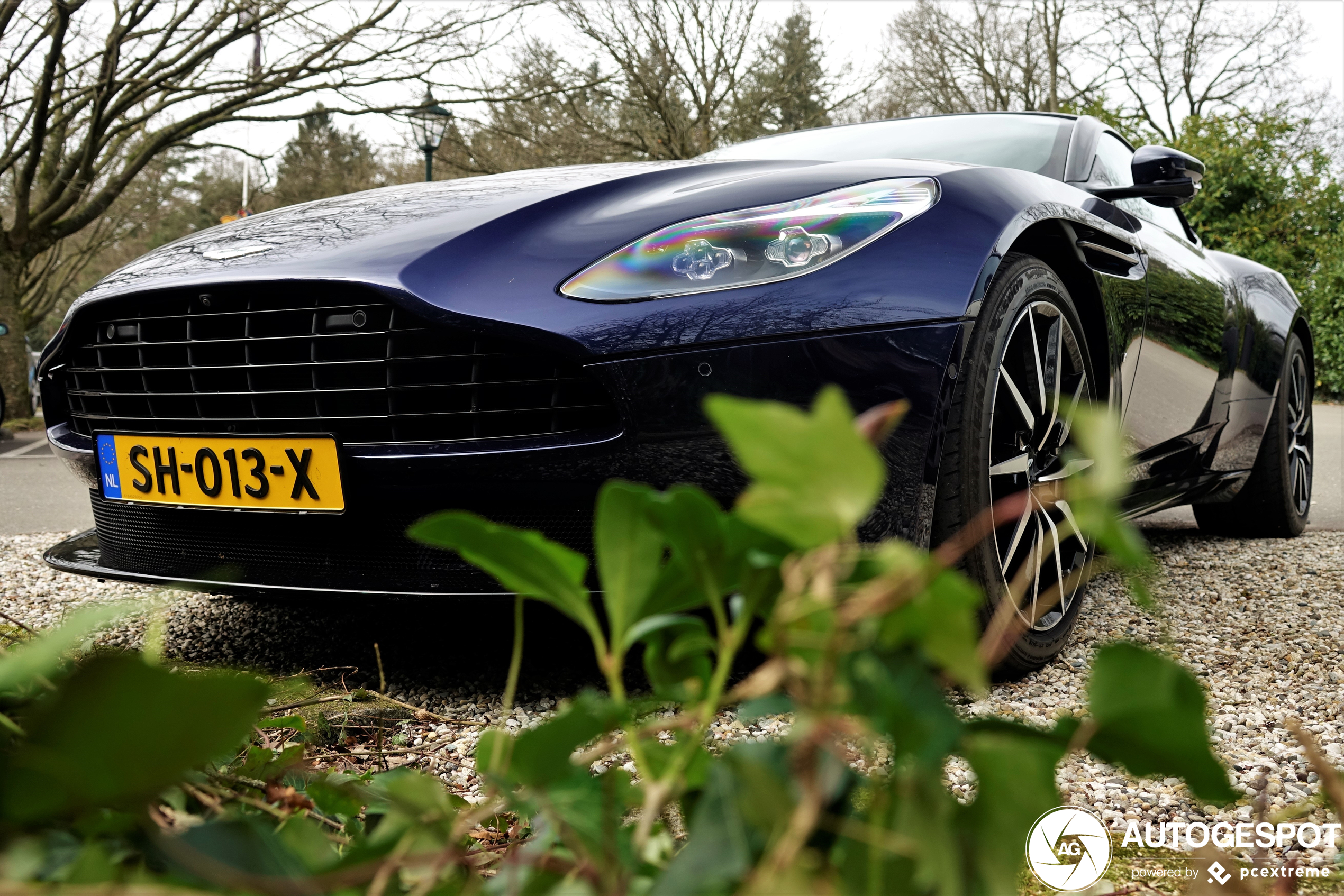 Aston Martin DB11