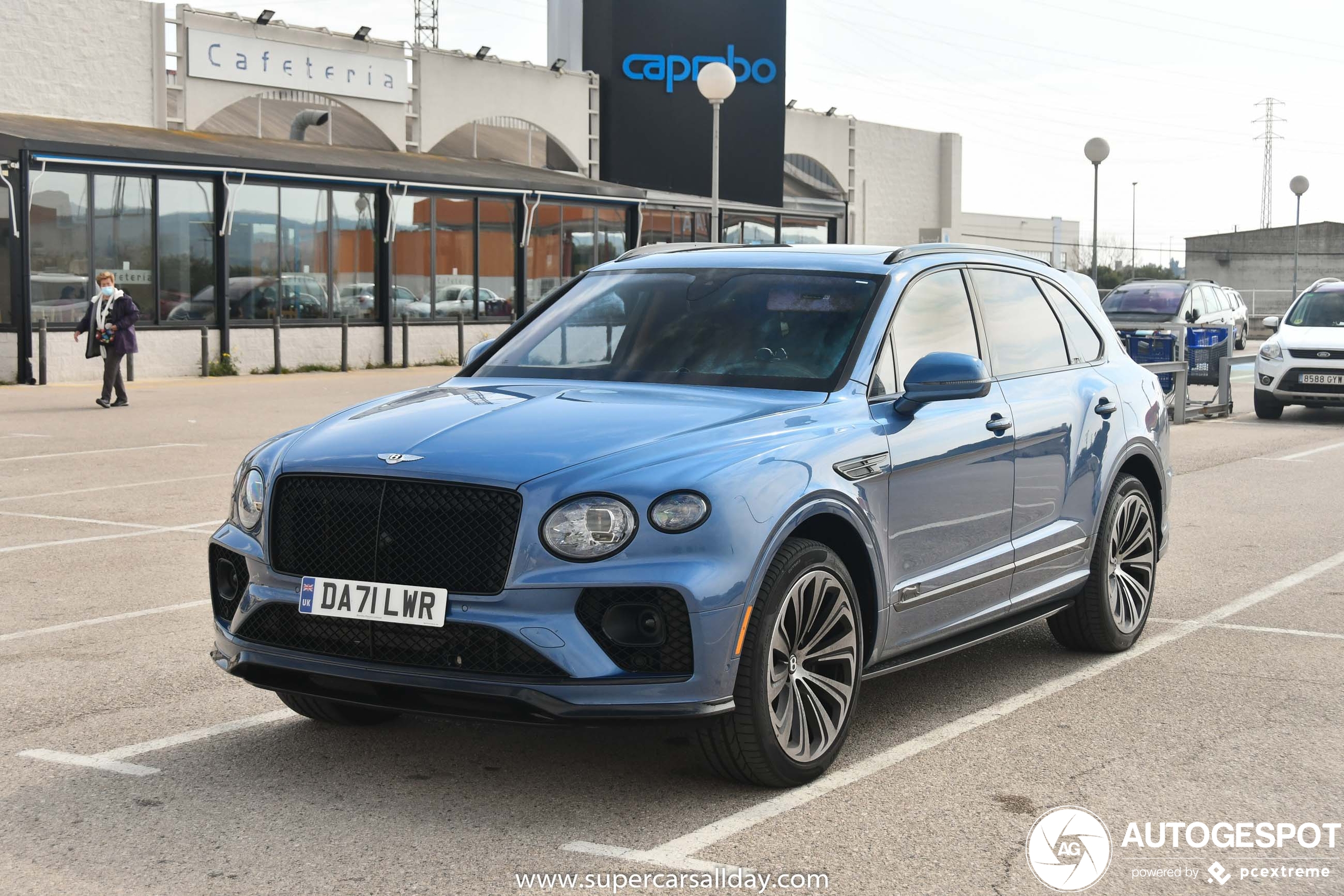 Je kijkt hier naar de nieuwe Bentley Bentayga Azure