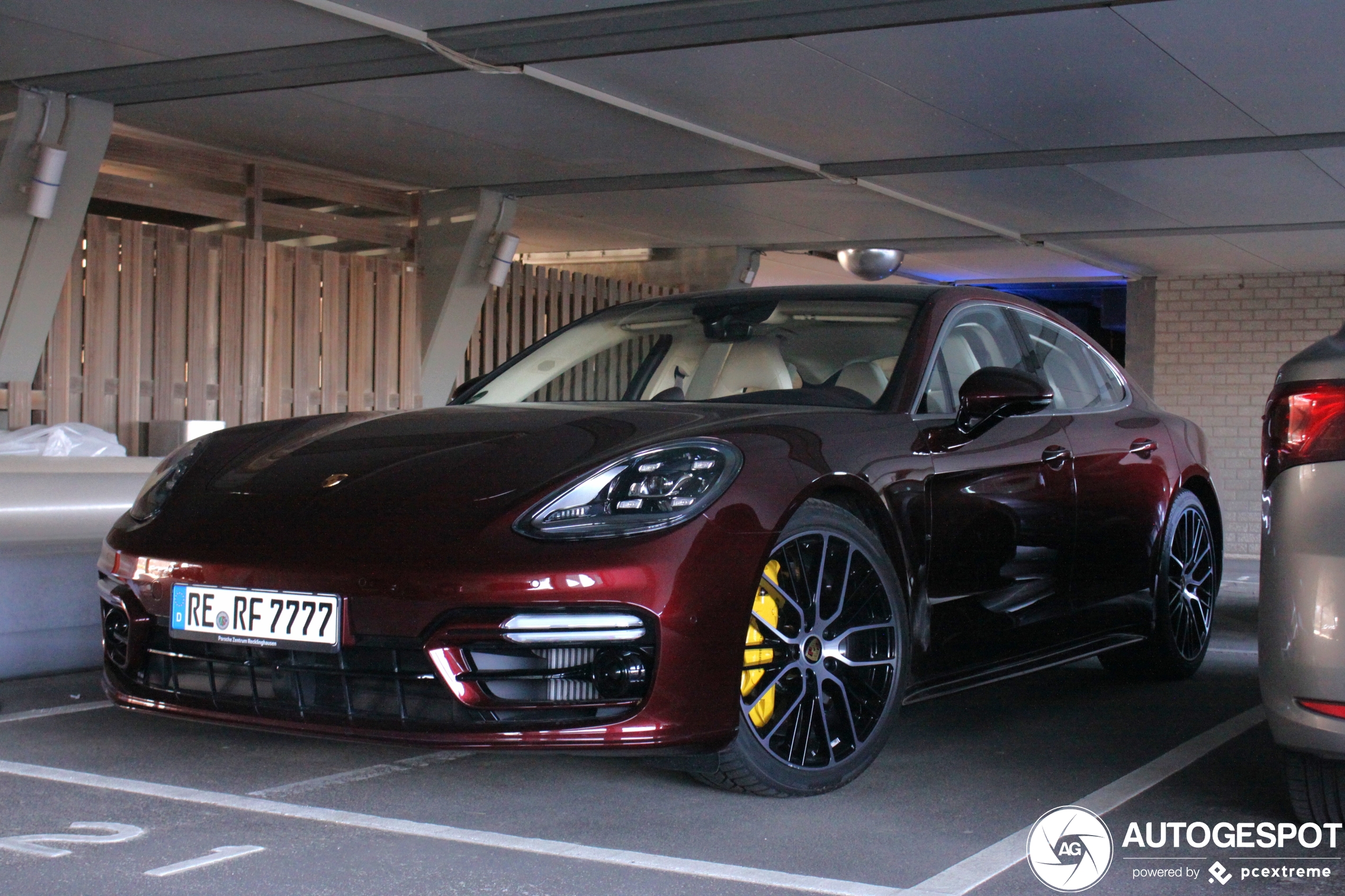 2x Porsche Panamera op hetzelfde kenteken