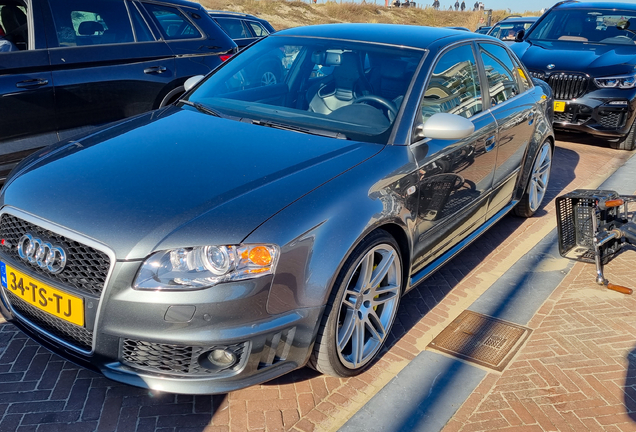 Audi RS4 Sedan