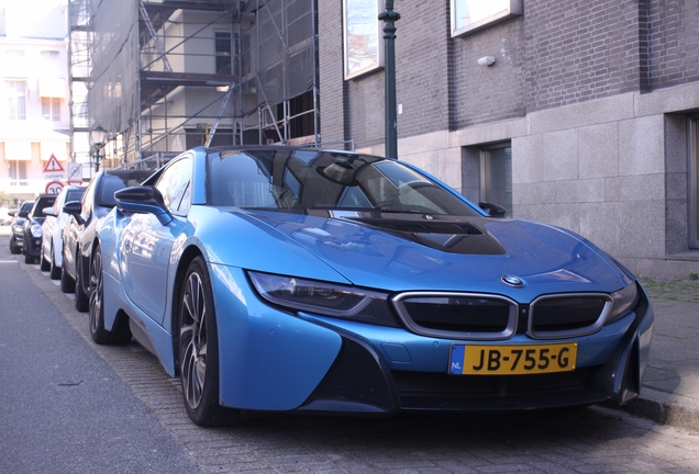 BMW i8