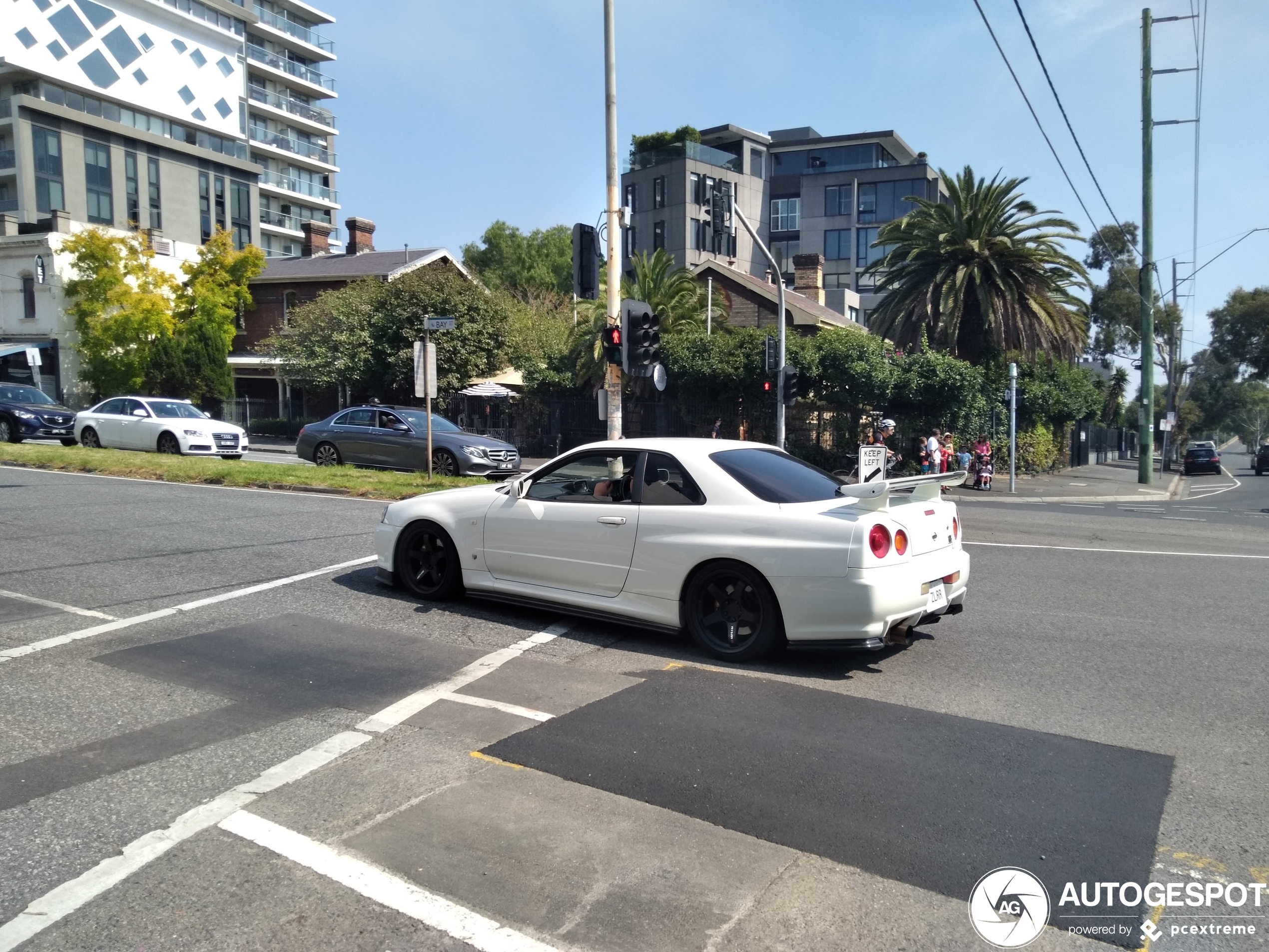 NISSAN SKYLINE nissan-skyline-r34-gtr okazja - parking samochod