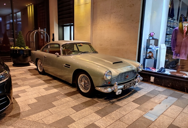 Aston Martin DB4