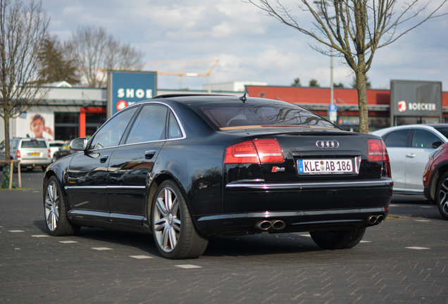 Audi S8 D3