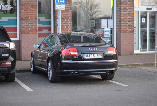 Audi S8 D3