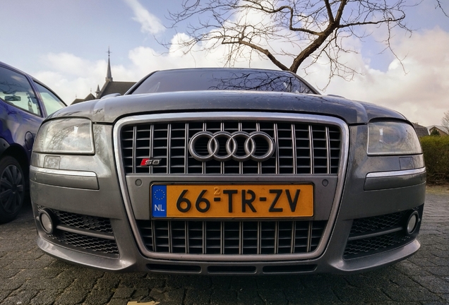 Audi S8 D3