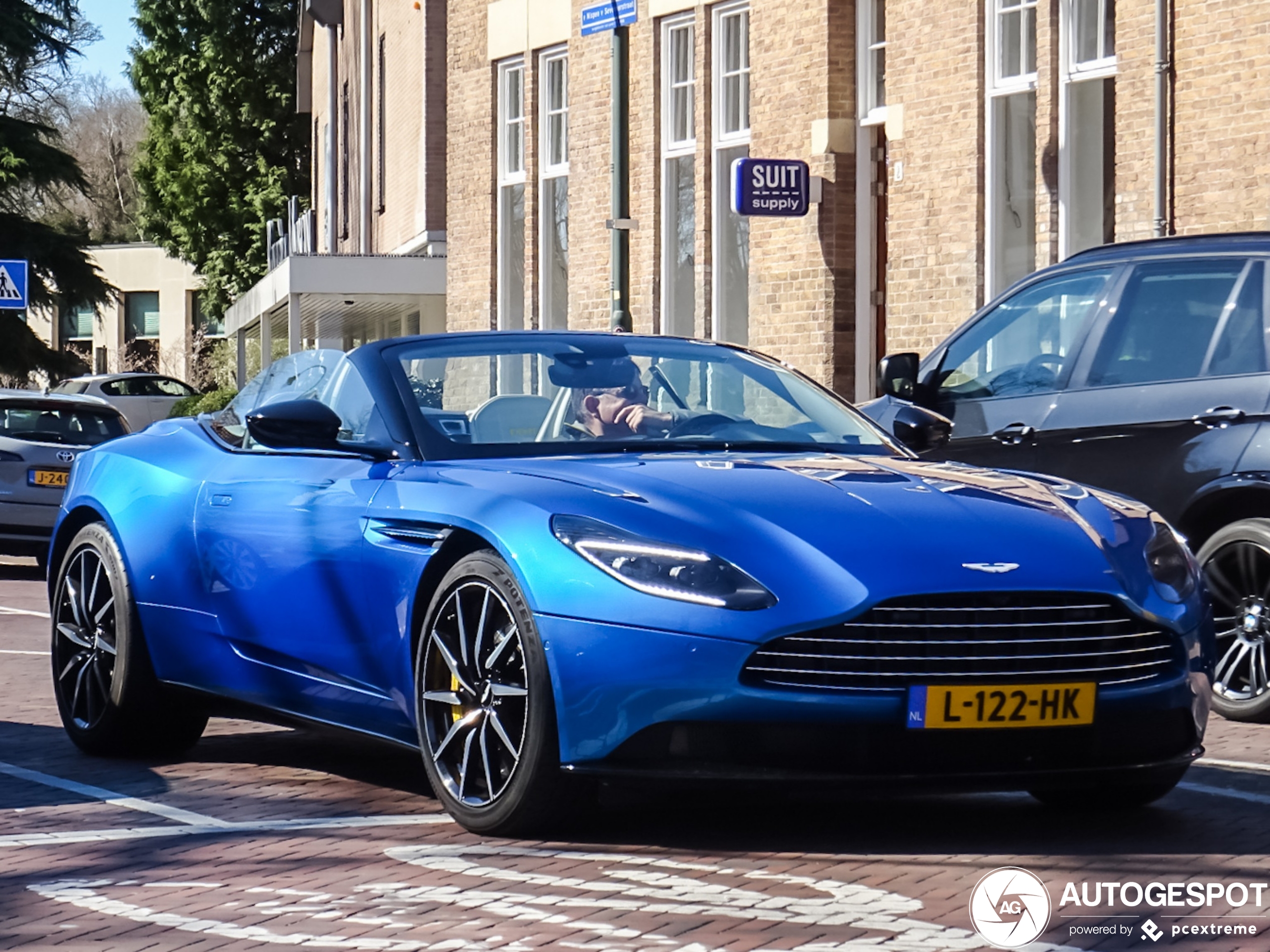 Aston Martin DB11 V8 Volante