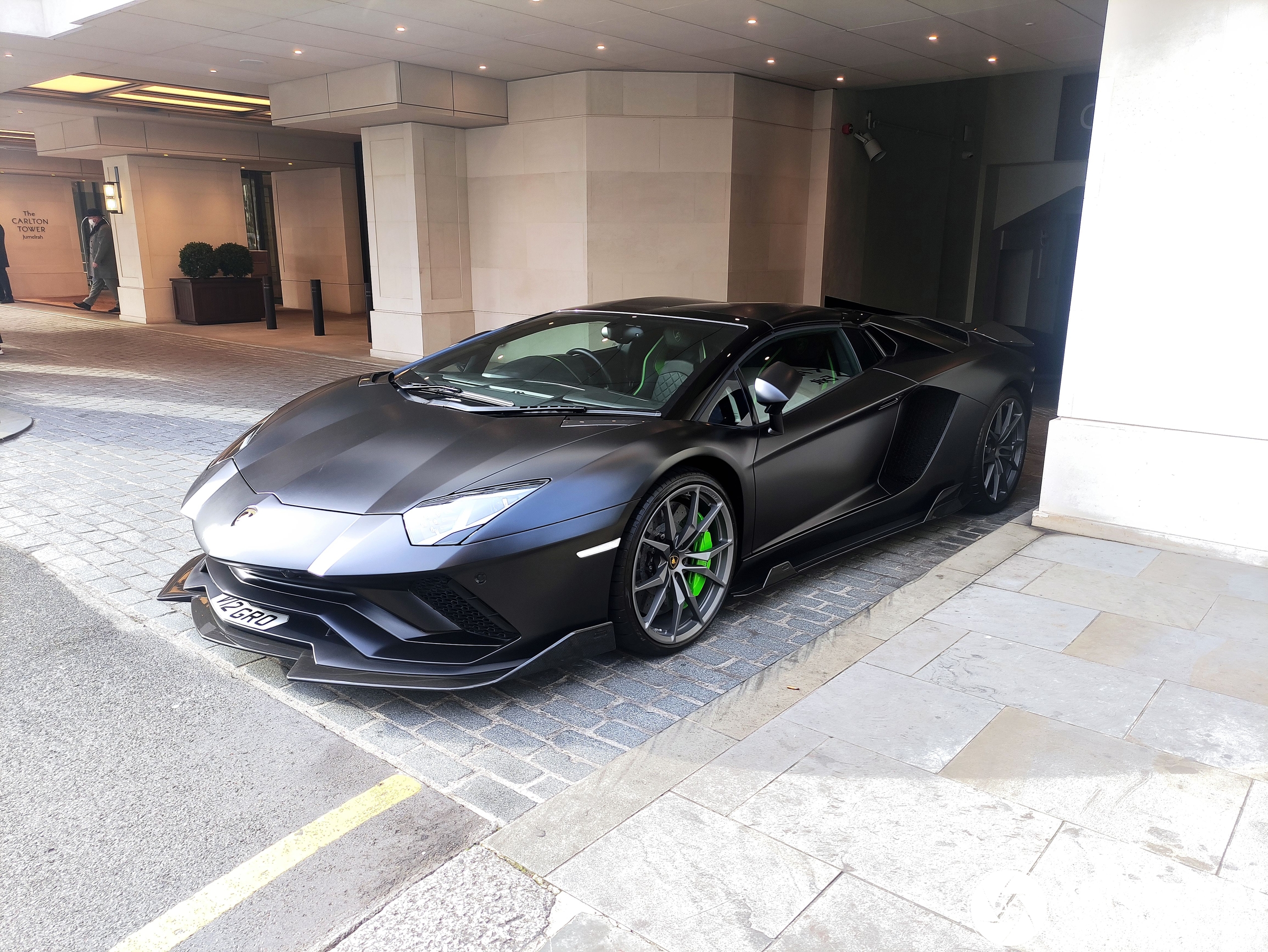 Lamborghini Aventador S LP740-4 Roadster Nero Design