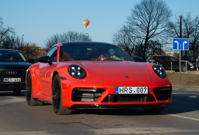 Porsche 992 Carrera 4 GTS