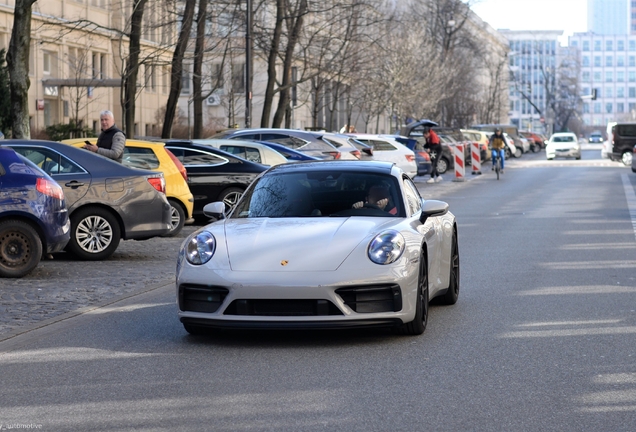 Porsche 992 Carrera 4 GTS