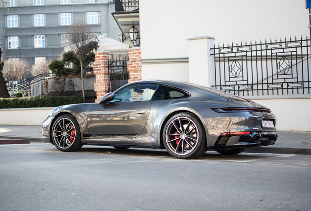 Porsche 992 Carrera 4S