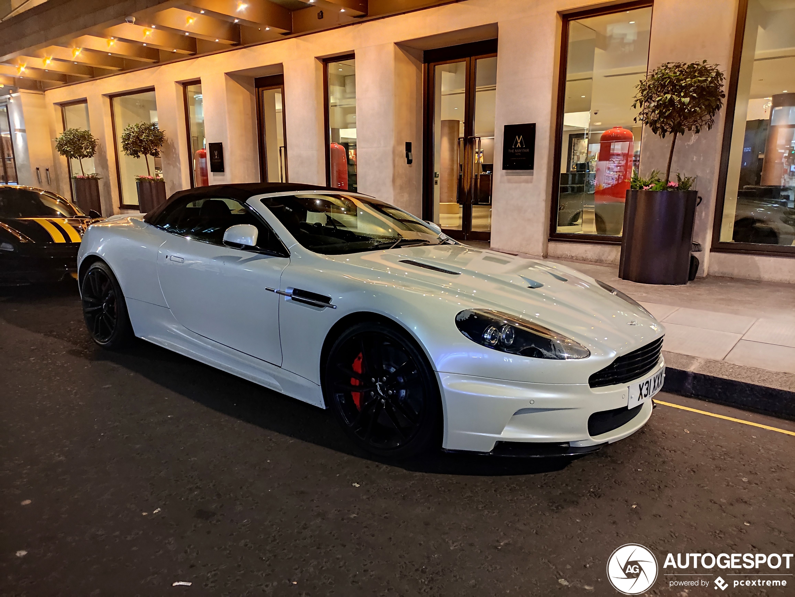 Aston Martin DBS Volante