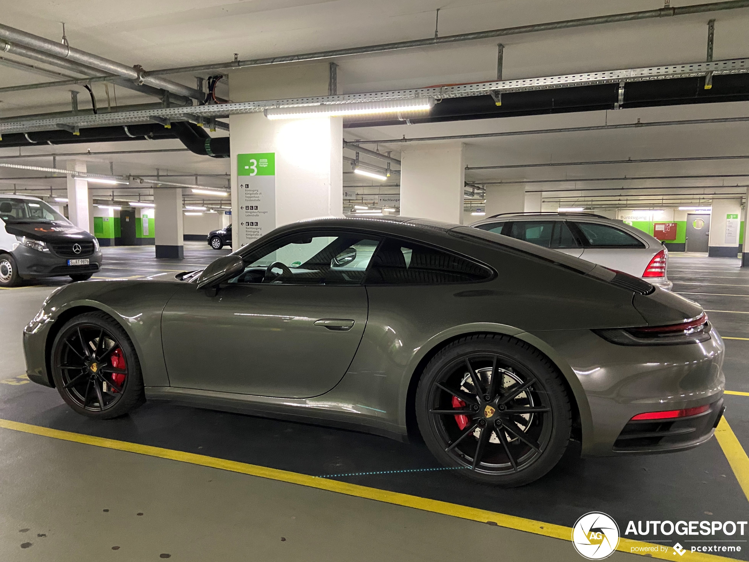 Porsche 992 Carrera 4S