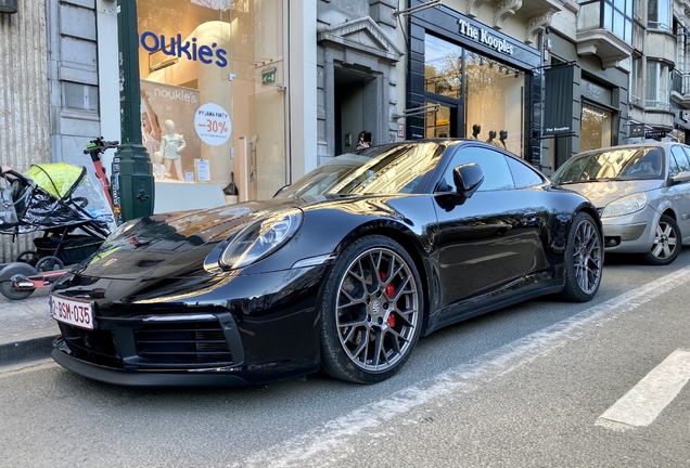 Porsche 992 Carrera 4S