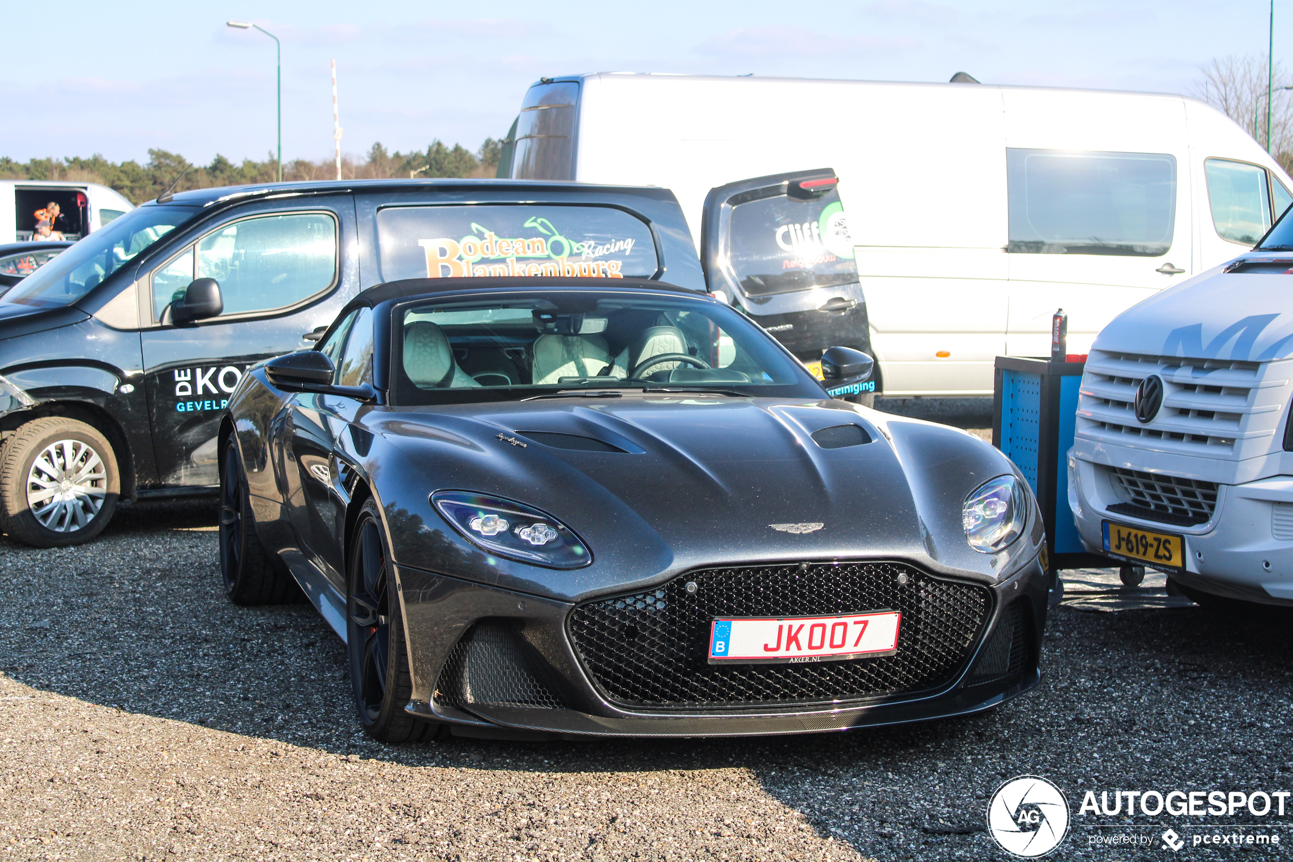 Aston Martin DBS Superleggera Volante