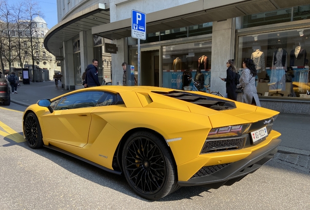 Lamborghini Aventador S LP740-4